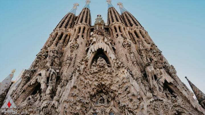 ساگرادا فامیلیا معبد مقدس (Sagrada Familia)